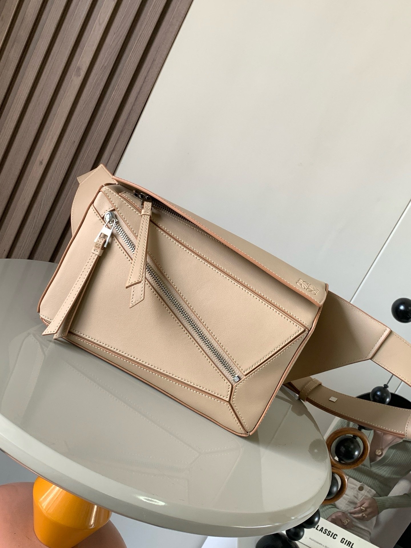 Loewe Small Puzzle Bumbag 24 × 16 × 10 cm – Sable / Beige