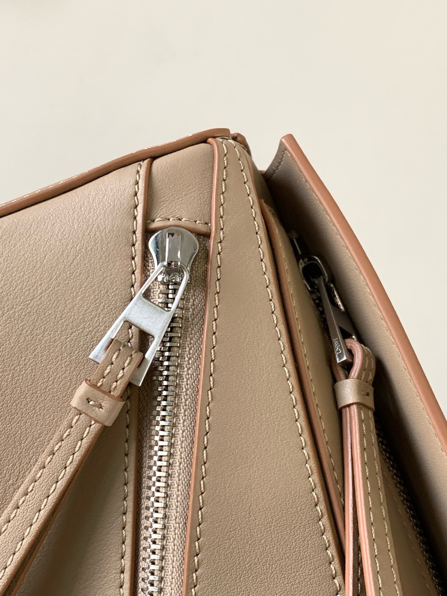Loewe Small Puzzle Bumbag 24 × 16 × 10 cm – Sable / Beige – Image 6