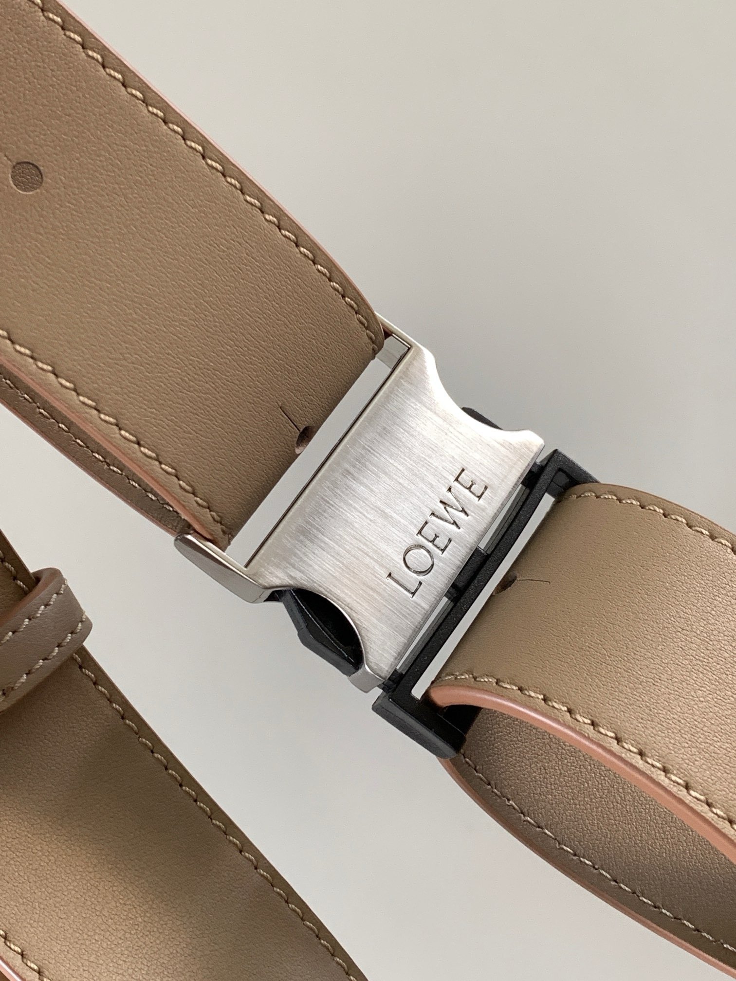 Loewe Small Puzzle Bumbag 24 × 16 × 10 cm – Sable / Beige – Image 7