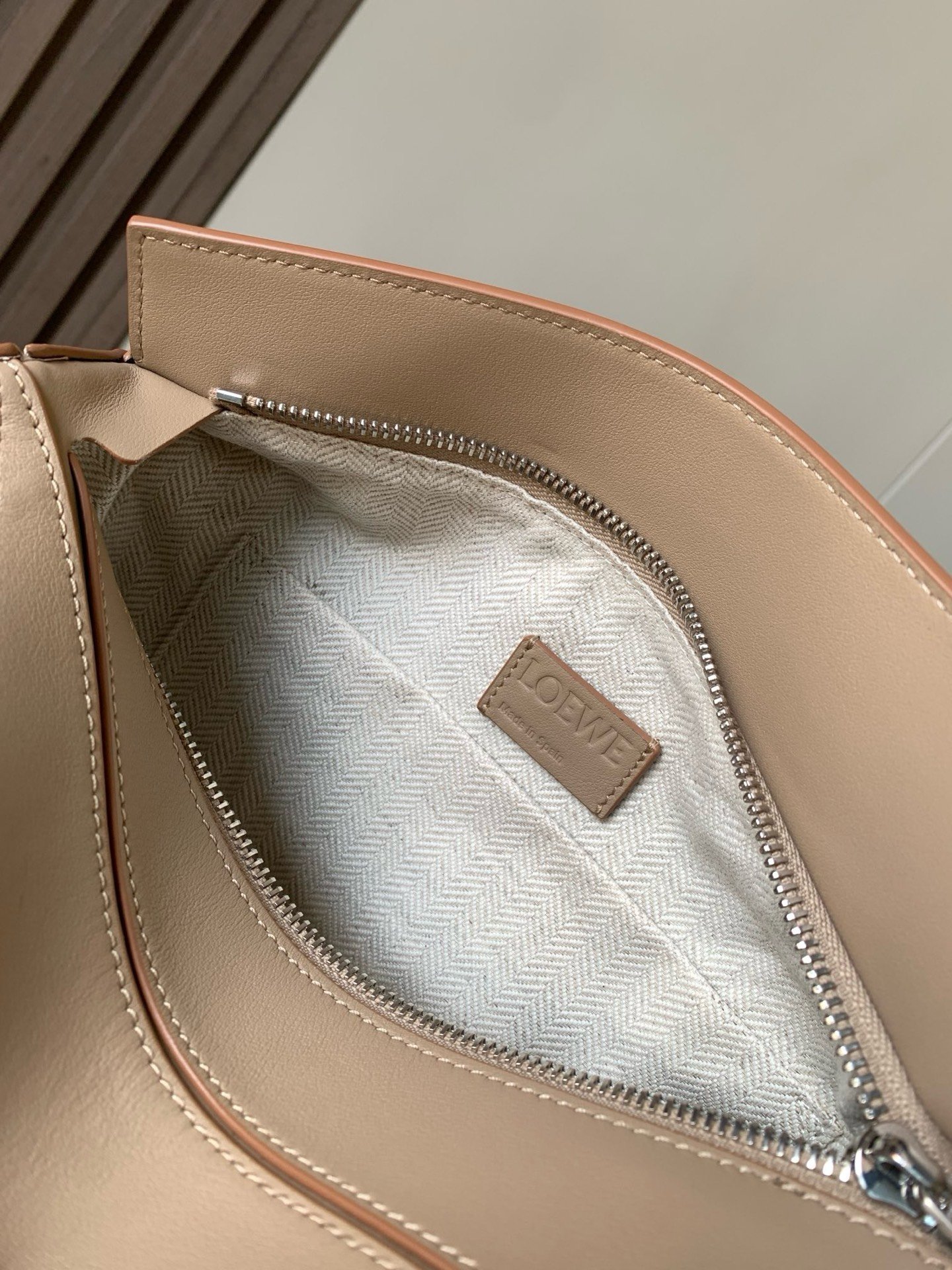 Loewe Small Puzzle Bumbag 24 × 16 × 10 cm – Sable / Beige – Image 8