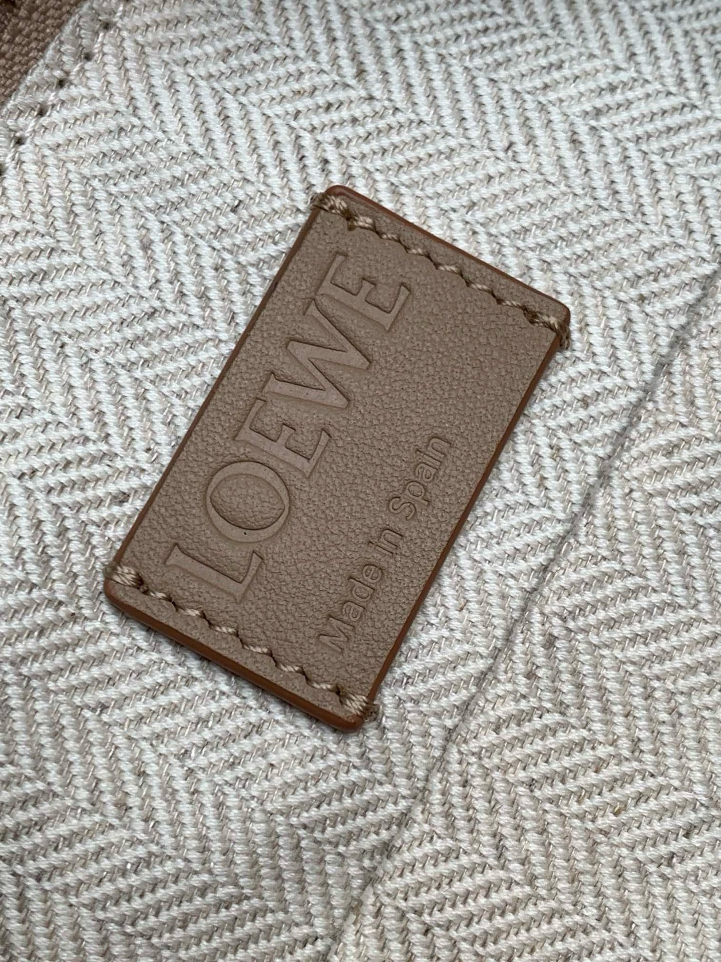 Loewe Small Puzzle Bumbag 24 × 16 × 10 cm – Sable / Beige – Image 9