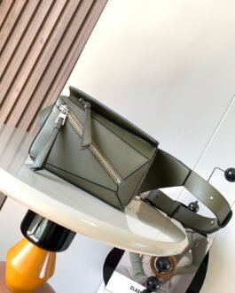 Loewe Small Puzzle Bumbag 24 × 16 × 10 cm – Vert Kaki