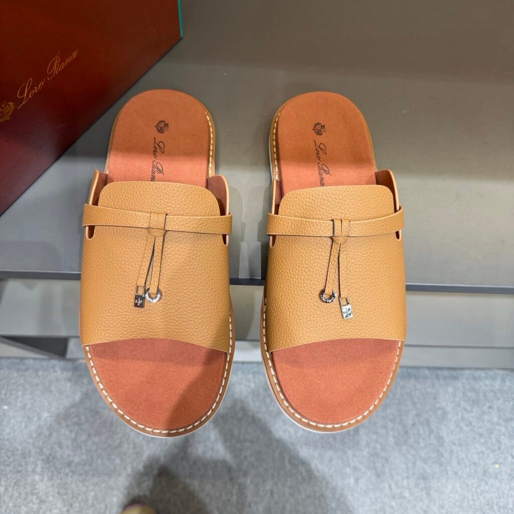 Loro Piana Sandales homme à bride camel