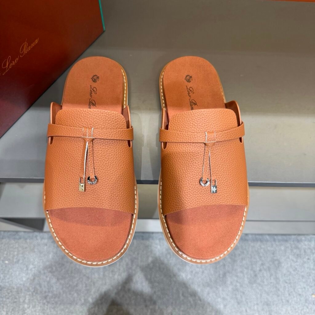 Loro Piana Sandales homme à bride cognac