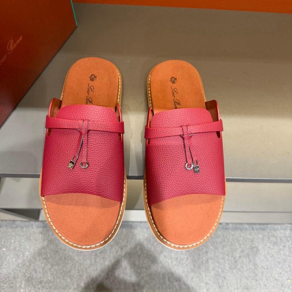 Loro Piana Sandales homme à bride rouge framboise