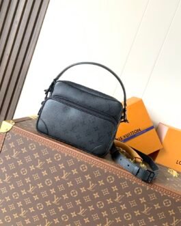 Louis Vuitton Alpha Messenger Monogram Shadow 26 × 17 × 5 cm – Noir