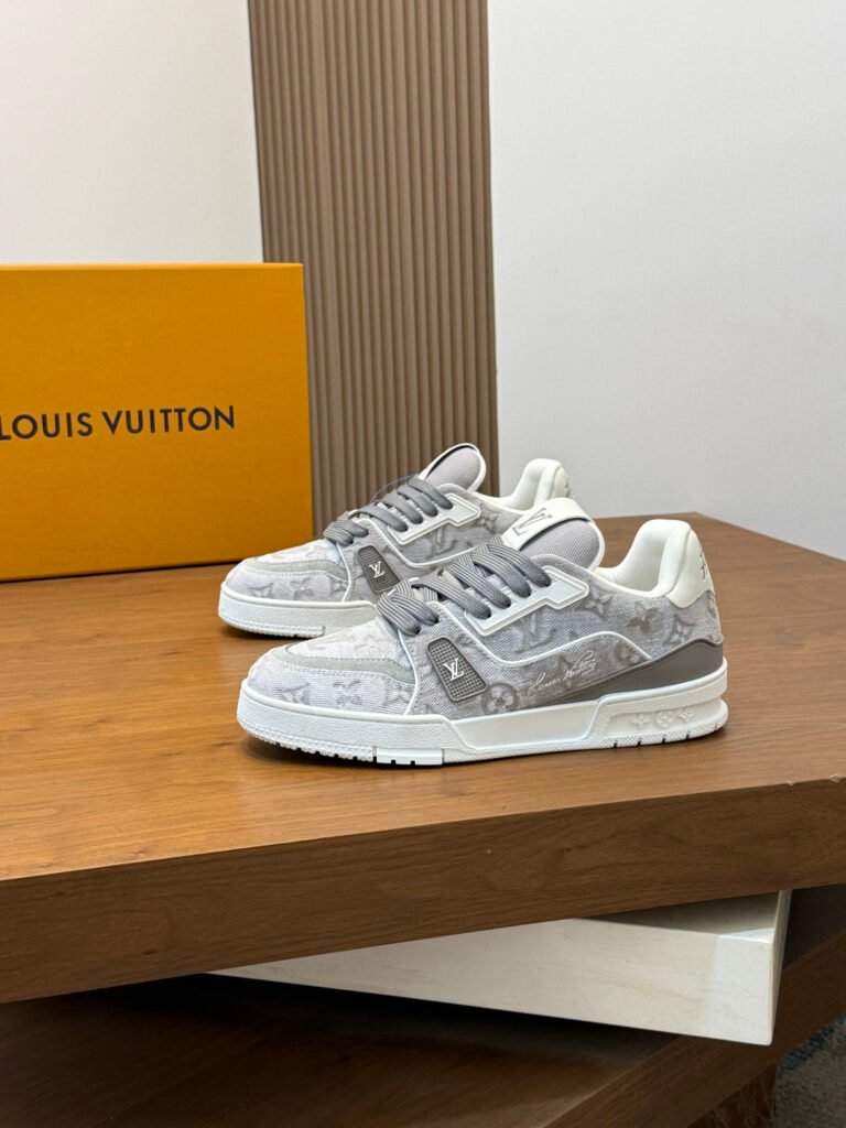 Louis Vuitton LV Trainer coloris A043