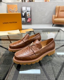 Louis Vuitton Mocassins à semelle épaisse marron