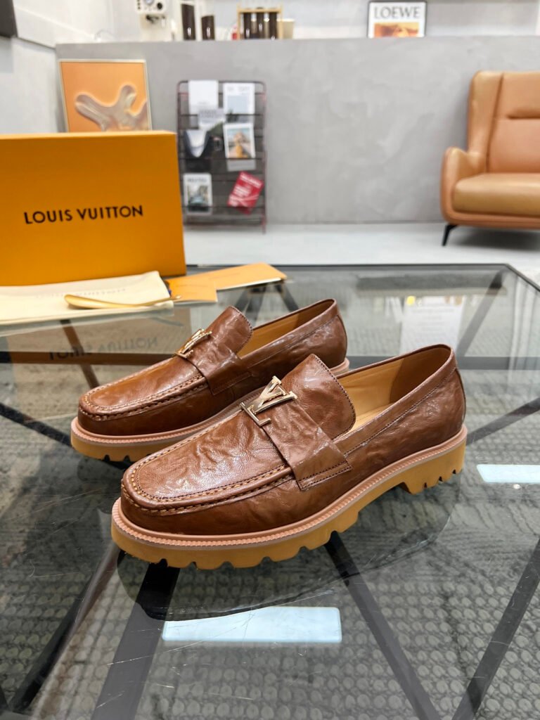 Louis Vuitton Mocassins à semelle épaisse marron