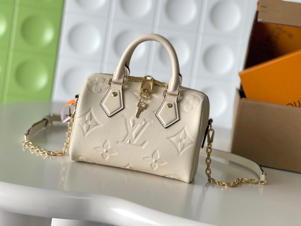Louis Vuitton Nano Speedy 16 × 10 × 7,5 cm – Blanc nacré Monogram Empreinte