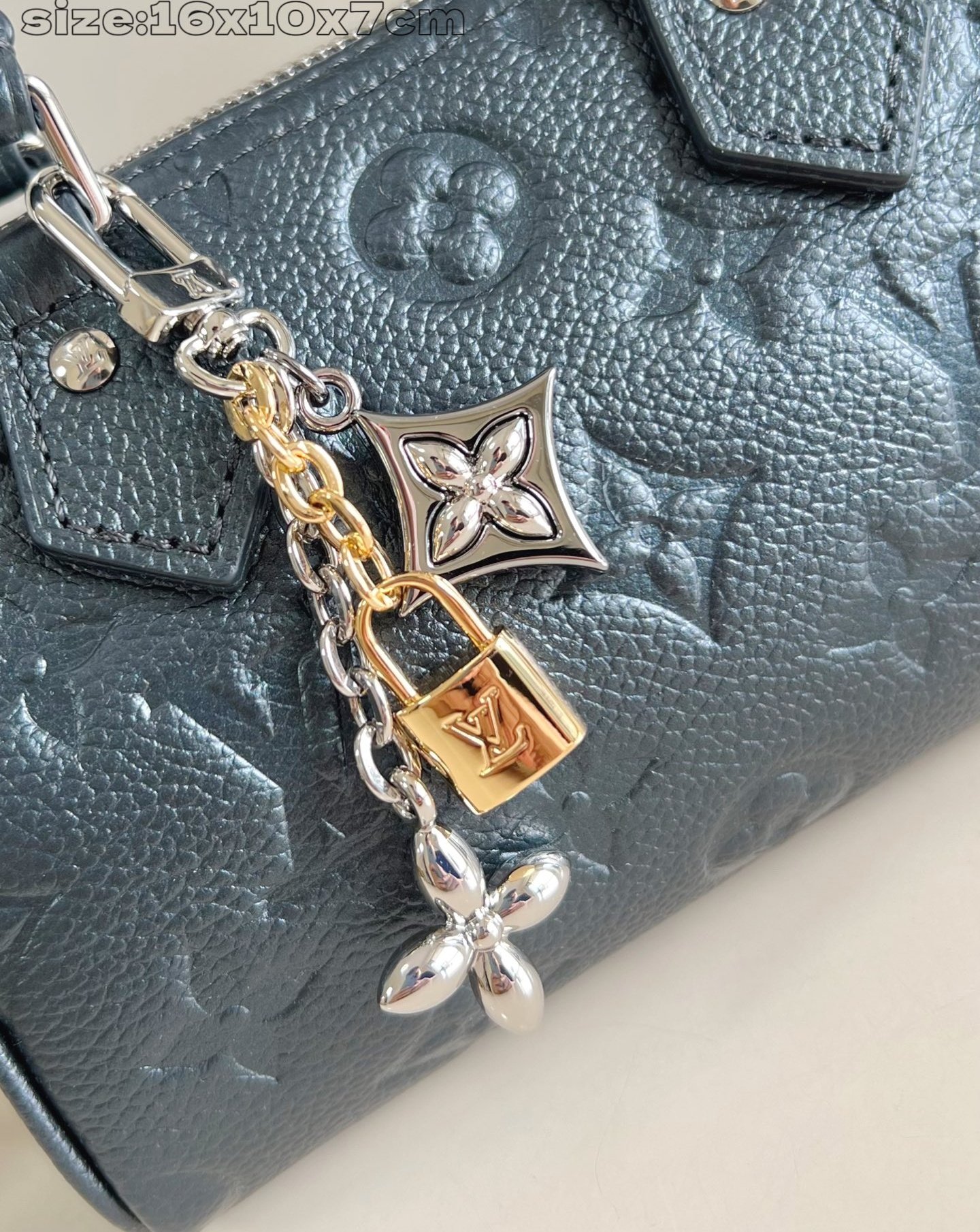 Louis Vuitton Nano Speedy 16 × 10 × 7,5 cm – Bleu acier Monogram Empreinte – Image 2