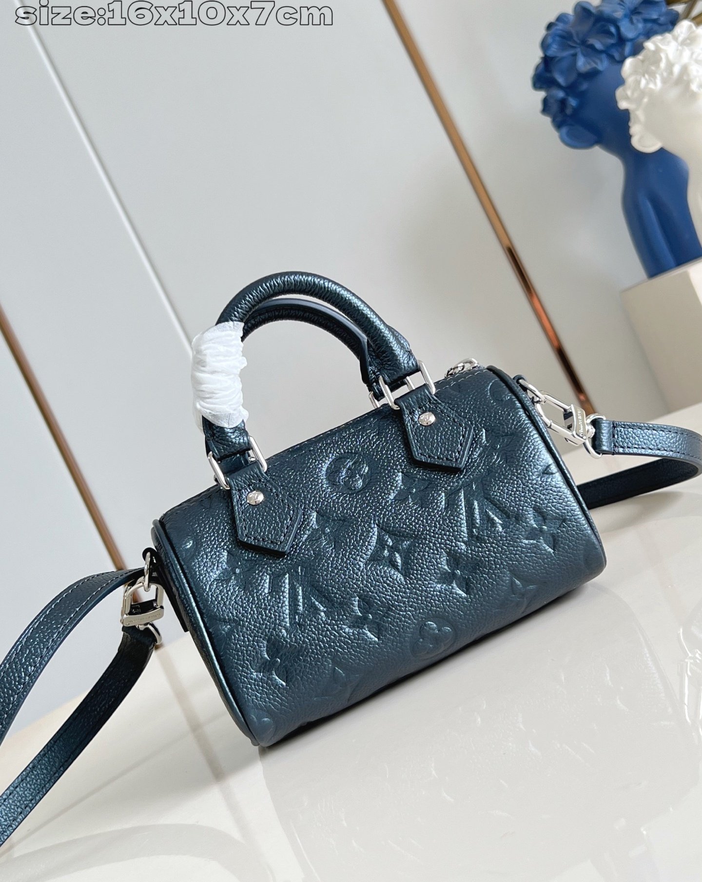 Louis Vuitton Nano Speedy 16 × 10 × 7,5 cm – Bleu acier Monogram Empreinte – Image 4