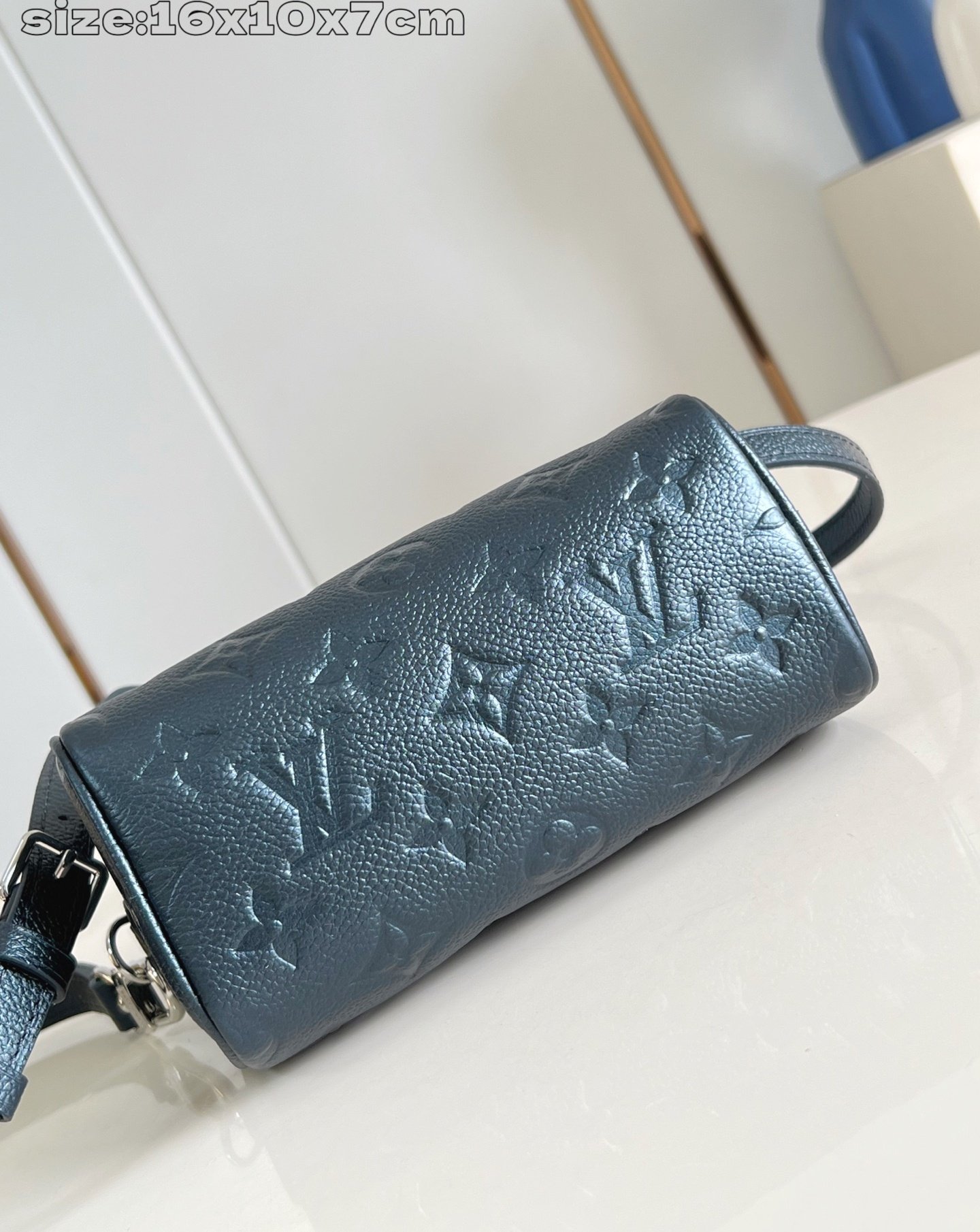 Louis Vuitton Nano Speedy 16 × 10 × 7,5 cm – Bleu acier Monogram Empreinte – Image 5