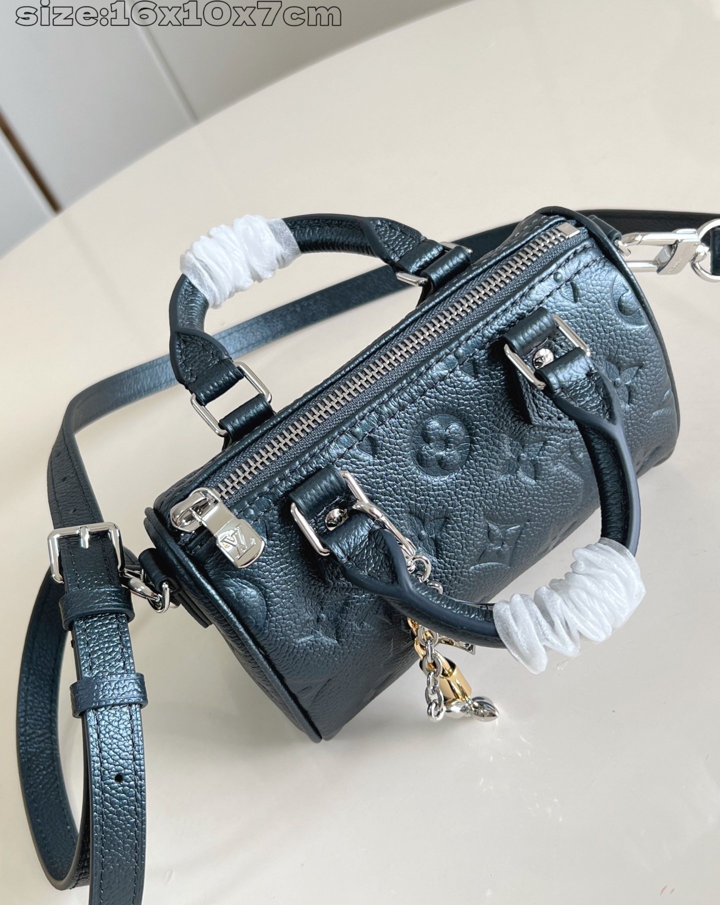 Louis Vuitton Nano Speedy 16 × 10 × 7,5 cm – Bleu acier Monogram Empreinte – Image 6