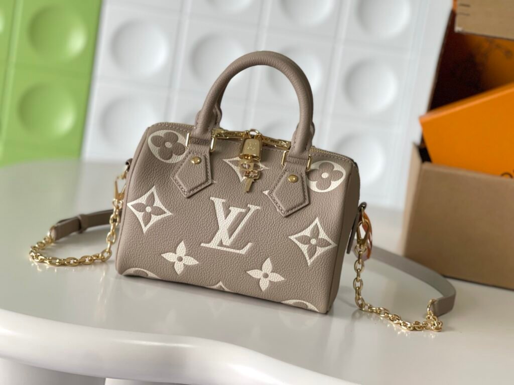 Louis Vuitton Nano Speedy 16 × 10 × 7,5 cm – Taupe Monogram contrasté