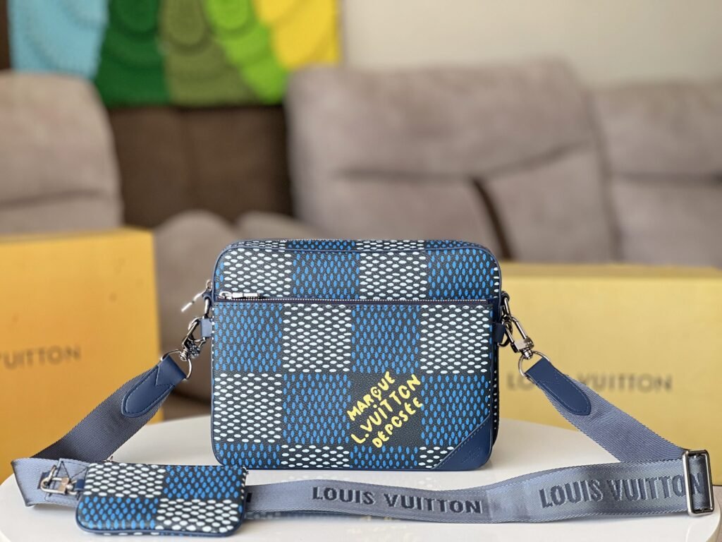 Louis Vuitton Nil Damoflage 25 × 17,5 × 11 cm – Bleu Indigo