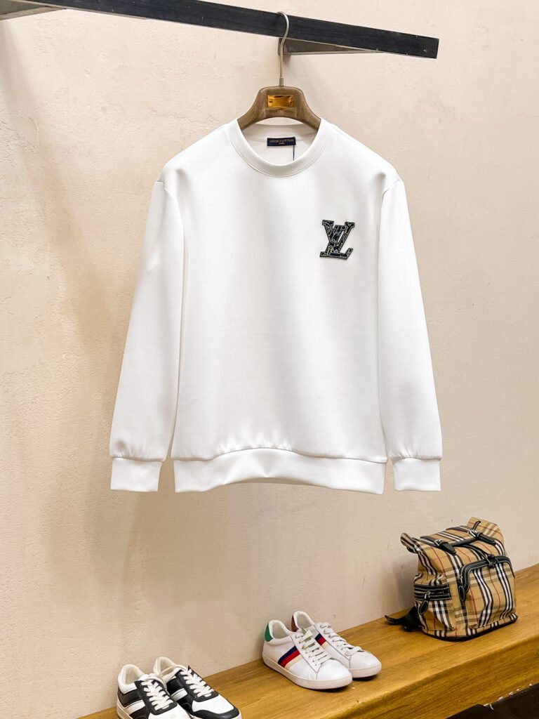 Louis Vuitton Pull Petit Logo LV