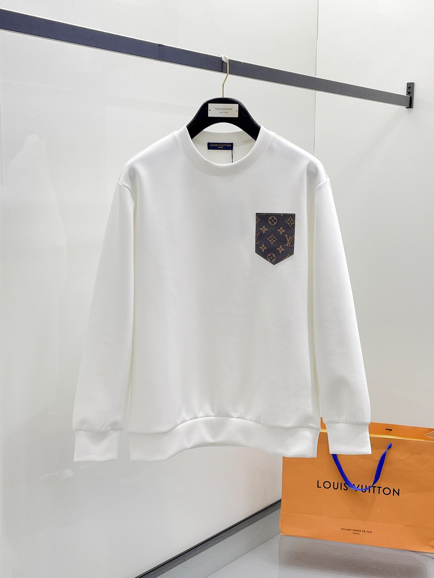 Louis Vuitton Pull Poche Monogram
