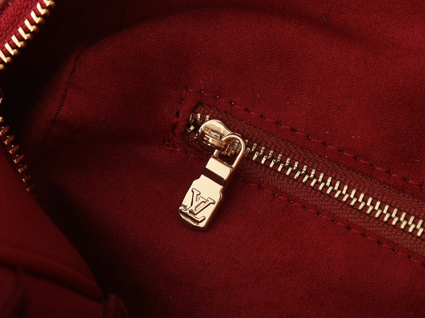 Louis Vuitton Speedy Bandoulière 20 20,5 × 13,5 × 12 cm – Rouge grenat Monogram Empreinte – Image 7