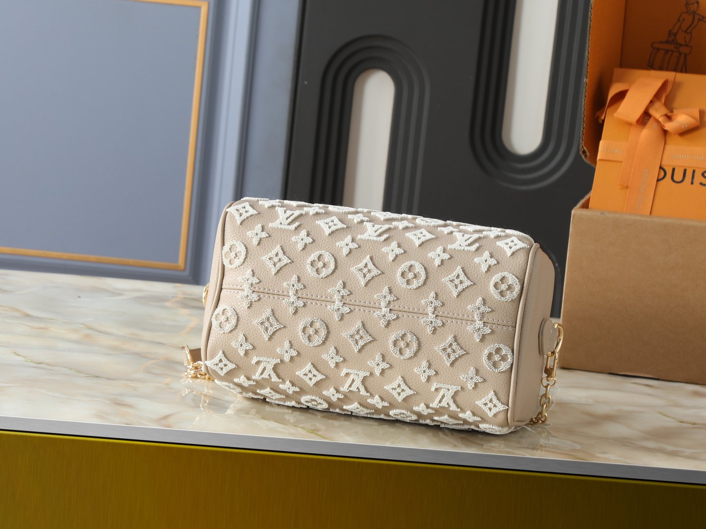 Louis Vuitton Speedy Bandoulière 20 20,5 × 13,5 × 12 cm – Taupe Monogram Empreinte – Image 4