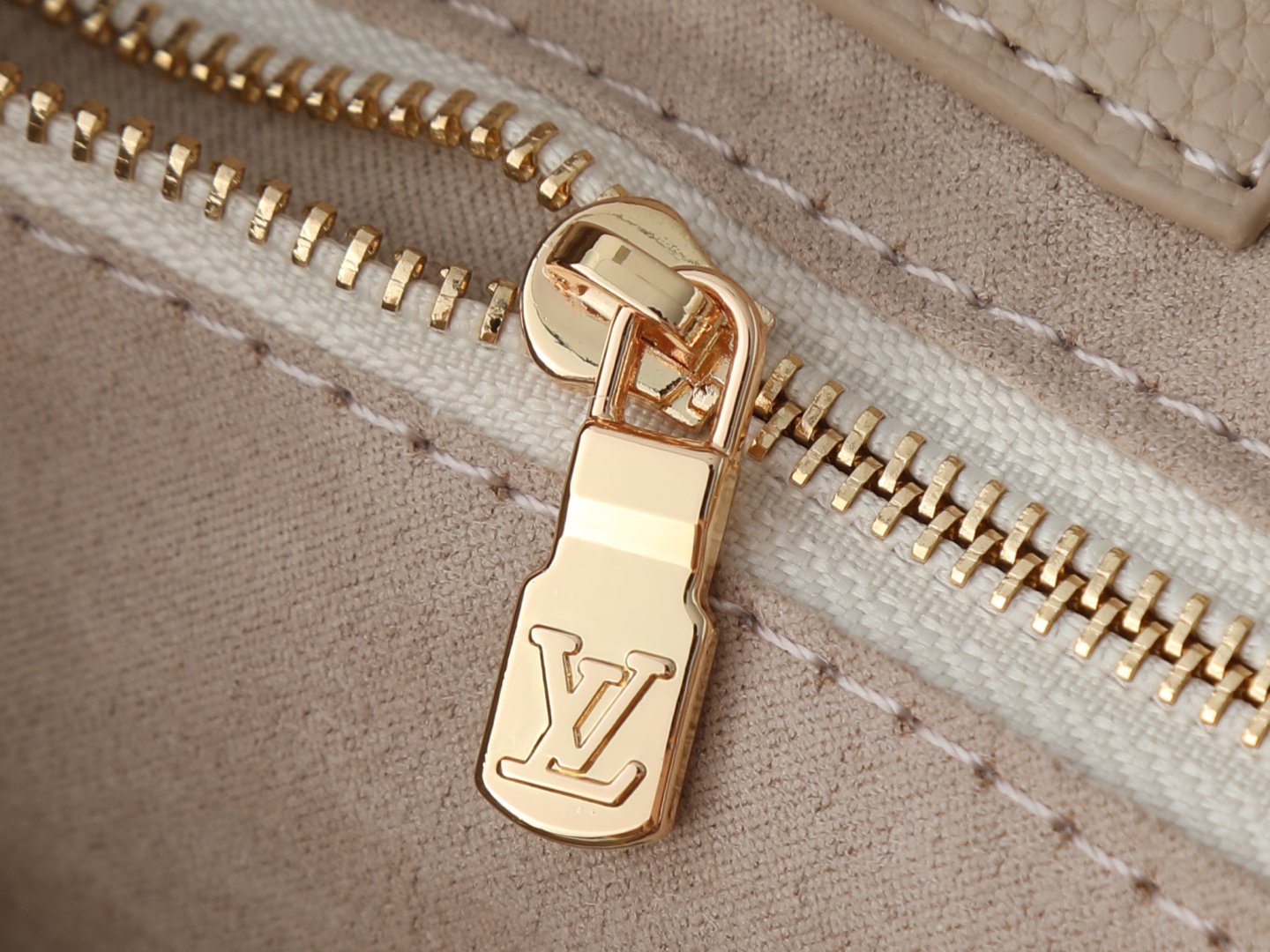 Louis Vuitton Speedy Bandoulière 20 20,5 × 13,5 × 12 cm – Taupe Monogram Empreinte – Image 7
