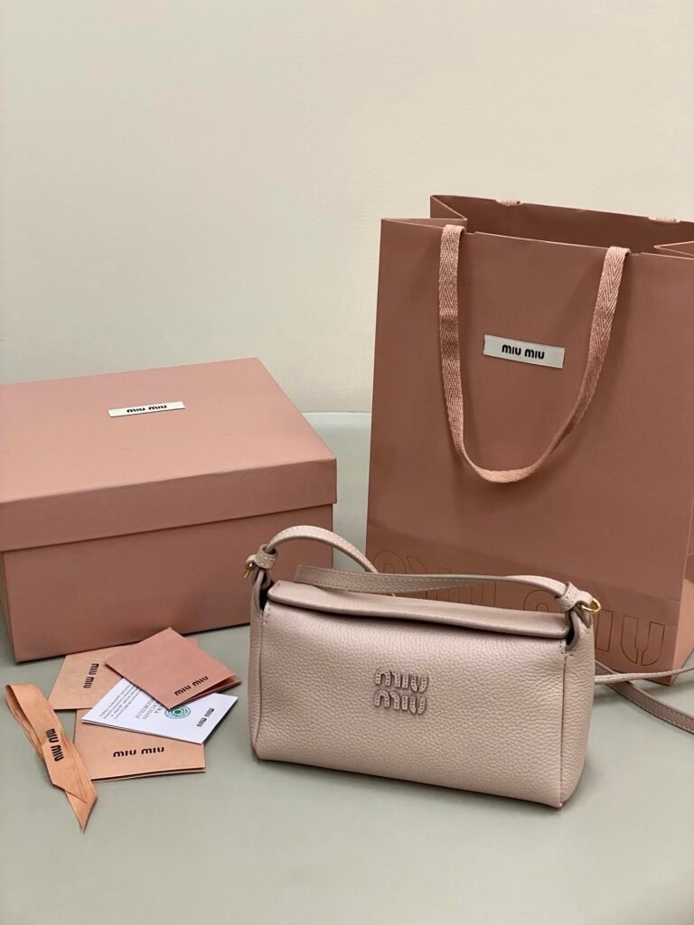 Miu Miu Sac bandoulière cuir coloris B001