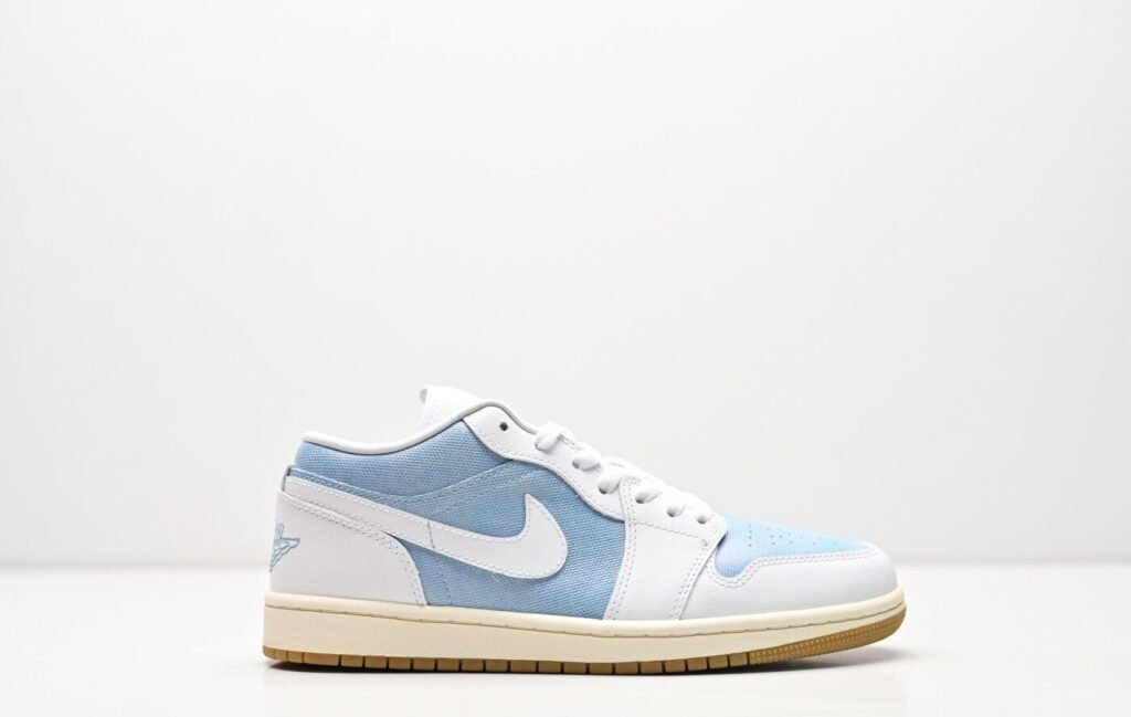 Nike Dunk Low blanc bleu clair