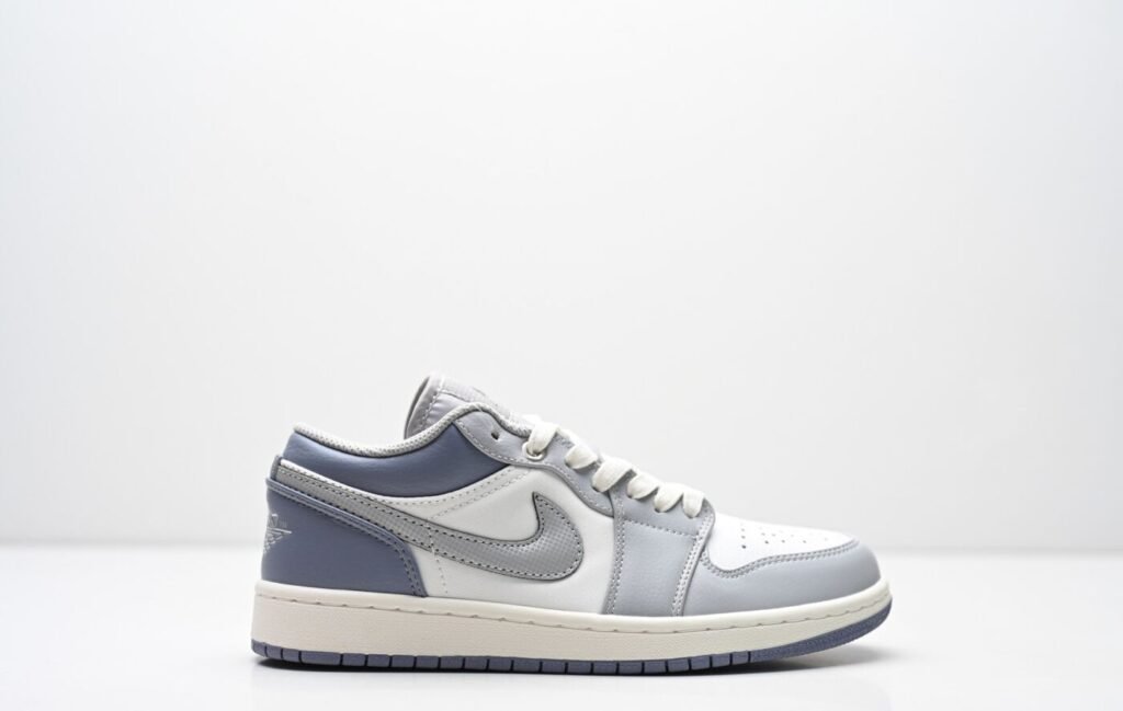 Nike Dunk Low gris blanc bleu marine