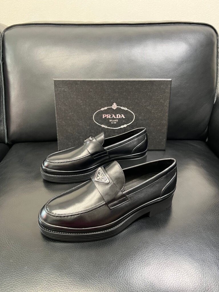 Prada Monolith mocassins noir