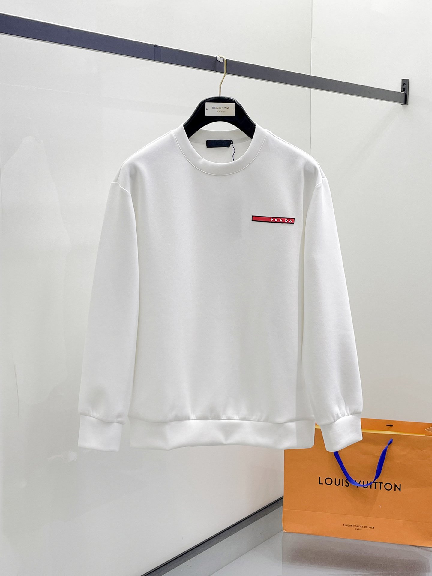 Prada Pull Plaque Logo Rouge