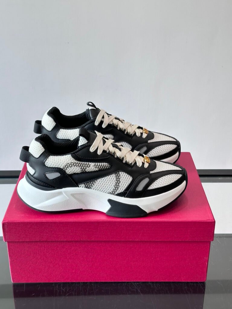 Valentino Garavani sneakers chunky noir et blanc