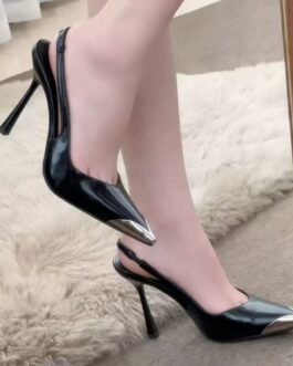 Escarpins pointus à bride arrière en cuir avec détail métallique Kaia Gerber.