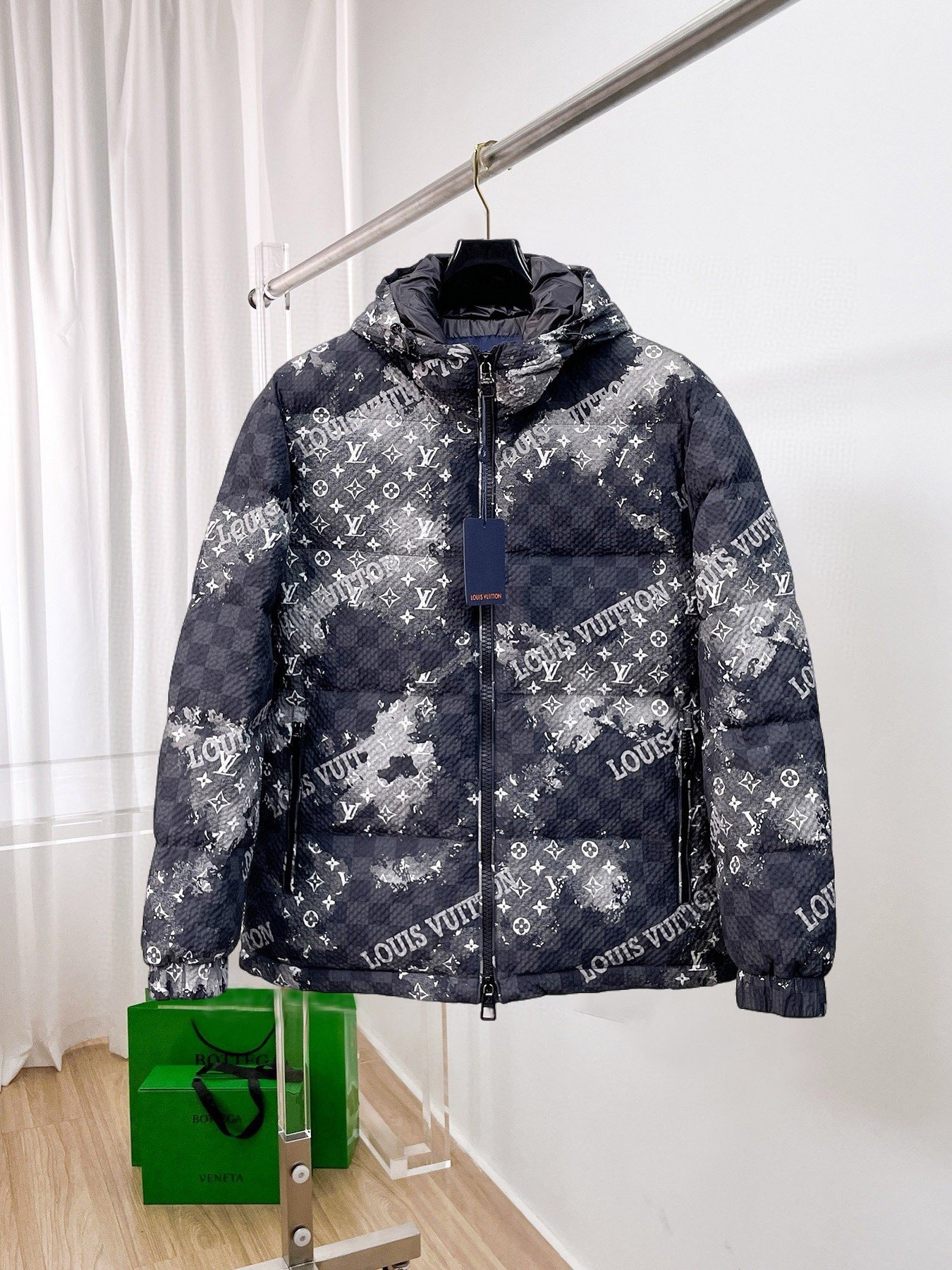 Louis Vuitton Doudoune Monogram Graphique Noir et Gris