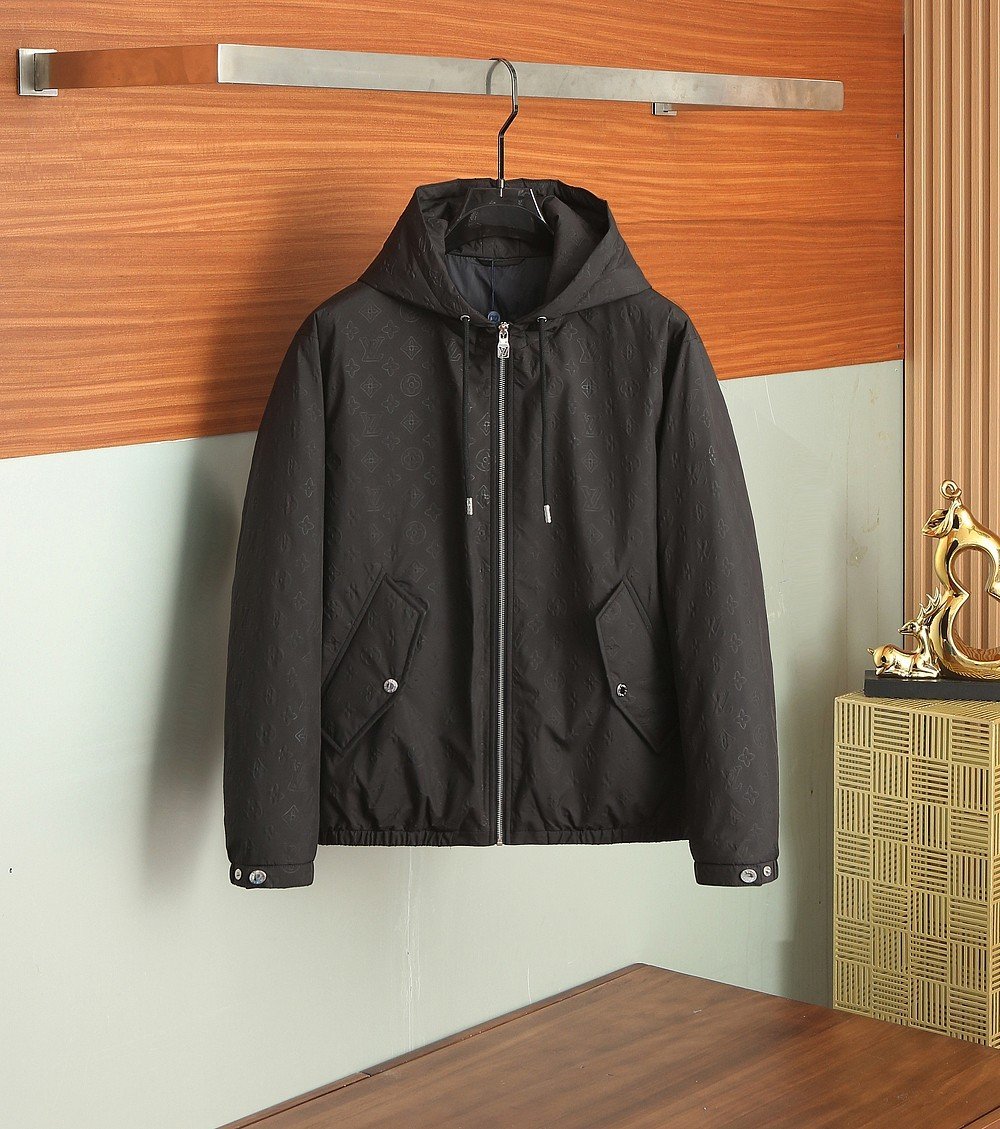 Louis Vuitton Veste Légère Monogram à Capuche