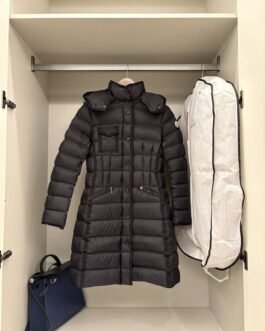 Moncler Doudoune Longue à Capuche Poche Poitrine Noir