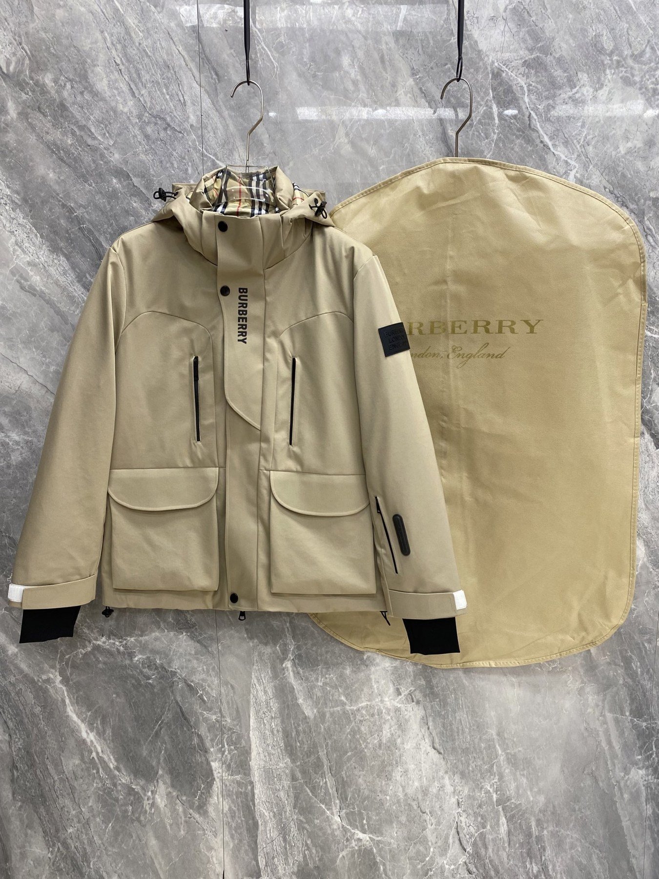 Burberry Veste Technique Multi-Poches Beige