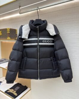 Gucci Doudoune Bande Logo Contrastée Noir / Blanc