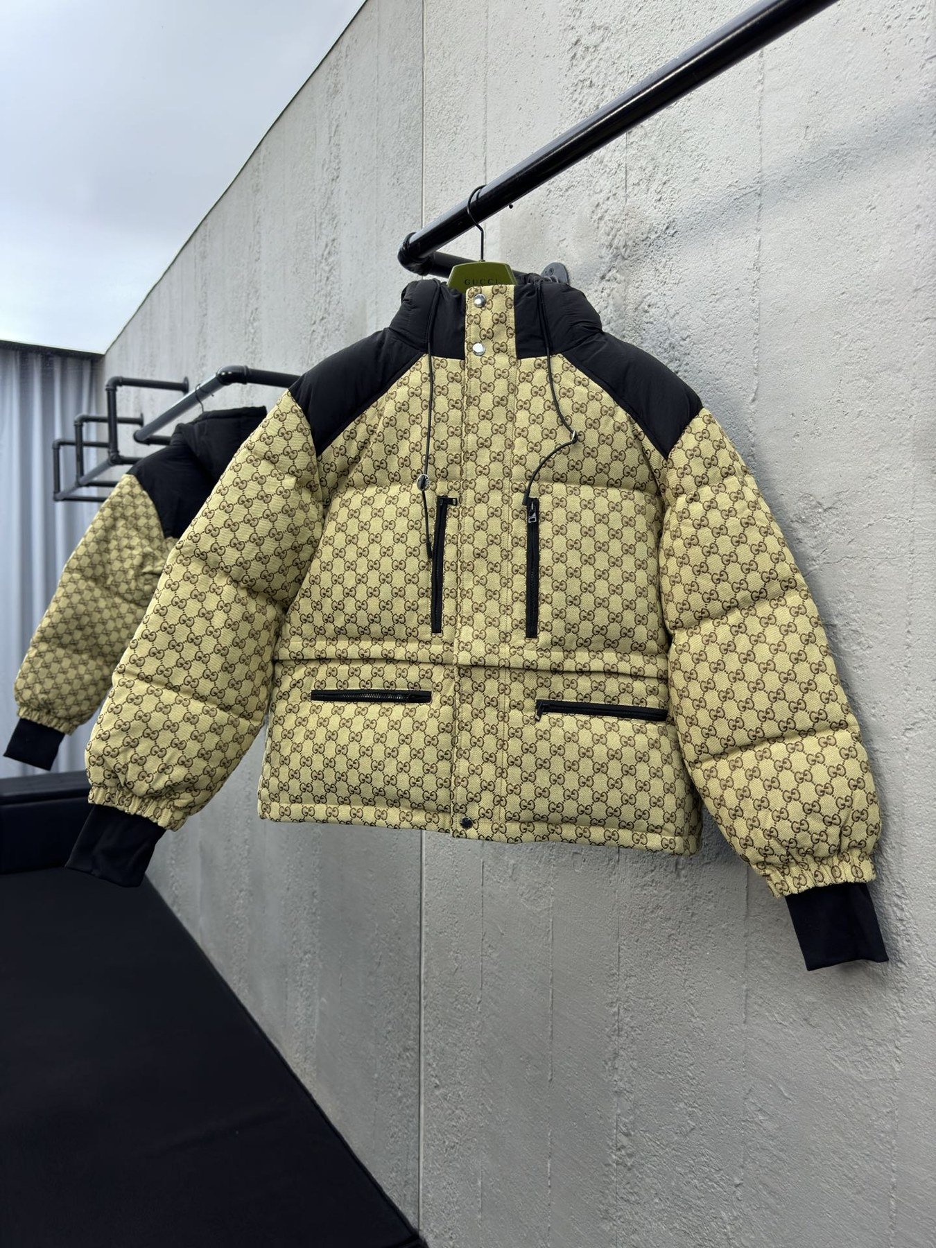 Gucci Doudoune GG Épaules Contrastées Beige / Noir