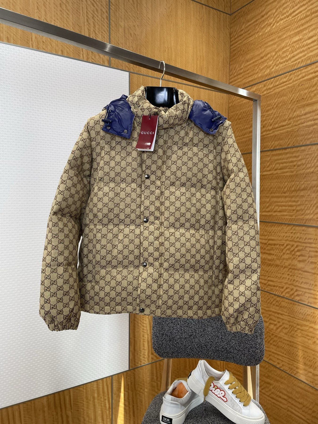 Gucci Doudoune GG Suprême à Capuche Beige