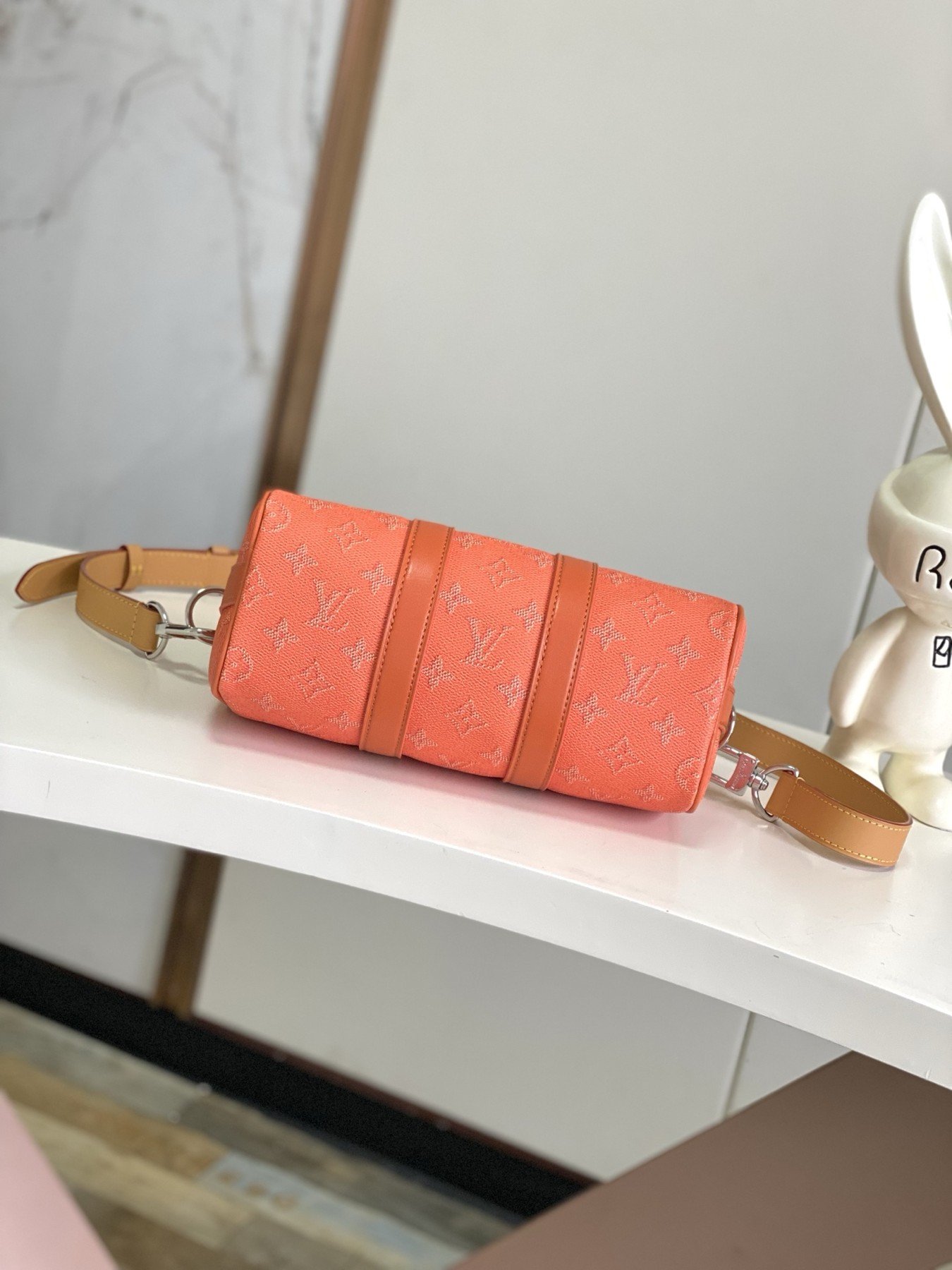 Louis Vuitton Keepall Bandoulière 25 Monogram Corail – Image 4