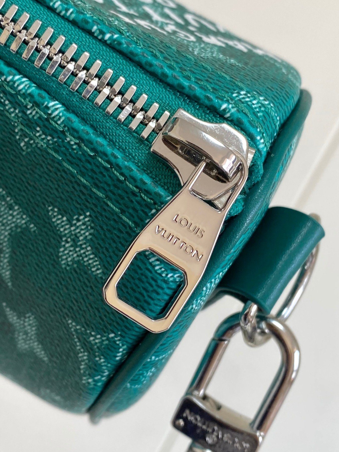 Louis Vuitton Keepall Bandoulière 25 Monogram Vert Turquoise – Image 6