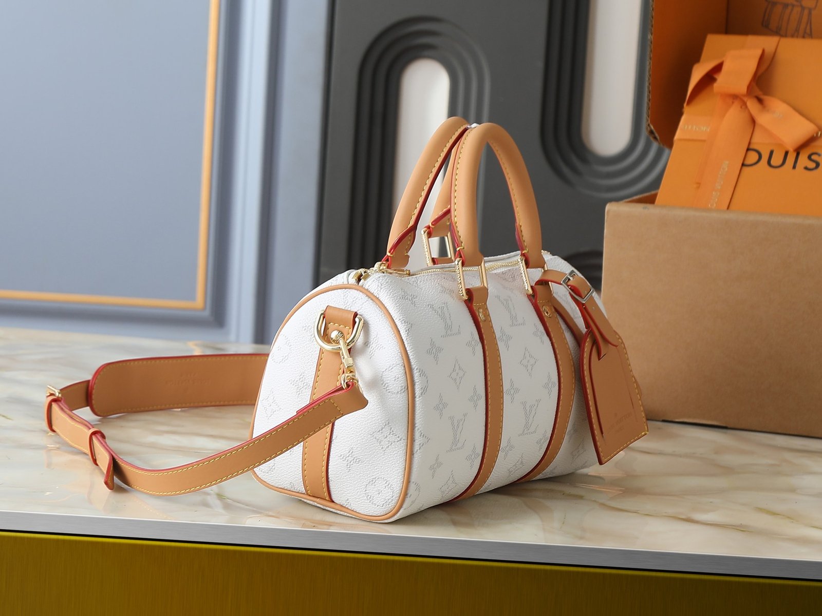 Louis Vuitton Keepall Bandoulière 35 Monogram Blanc Beige – Image 2