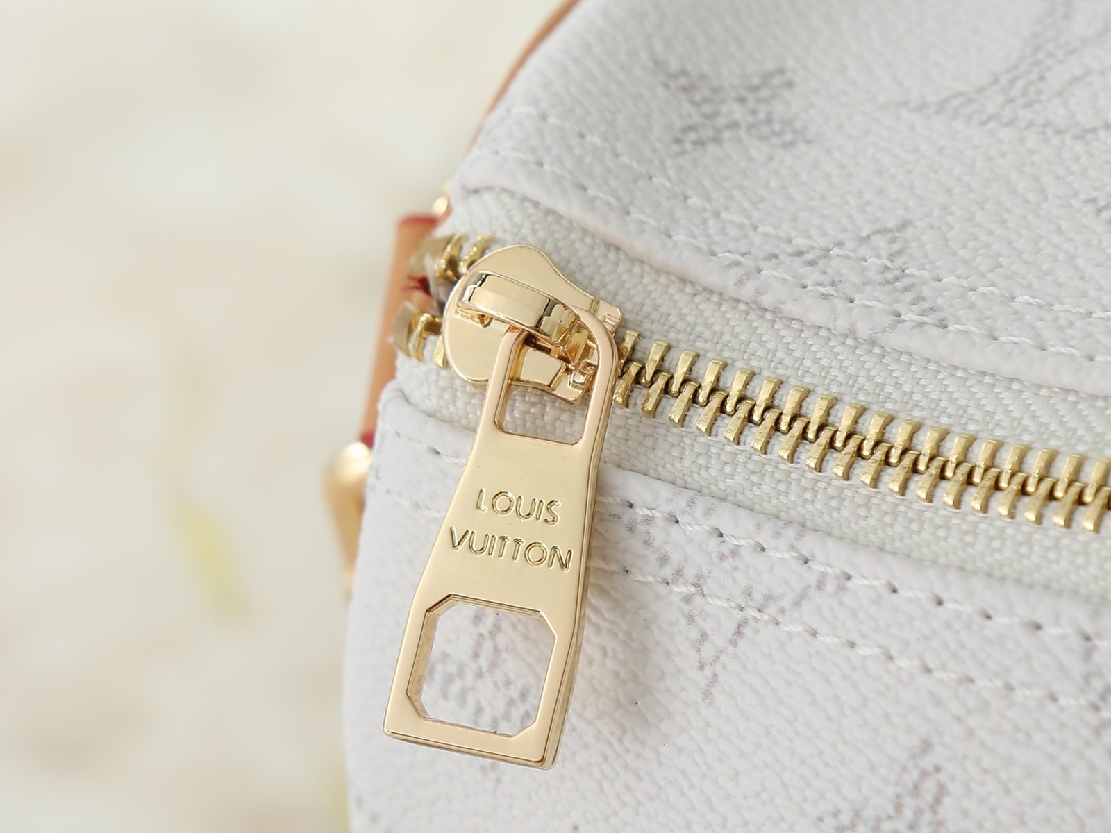 Louis Vuitton Keepall Bandoulière 35 Monogram Blanc Beige – Image 7
