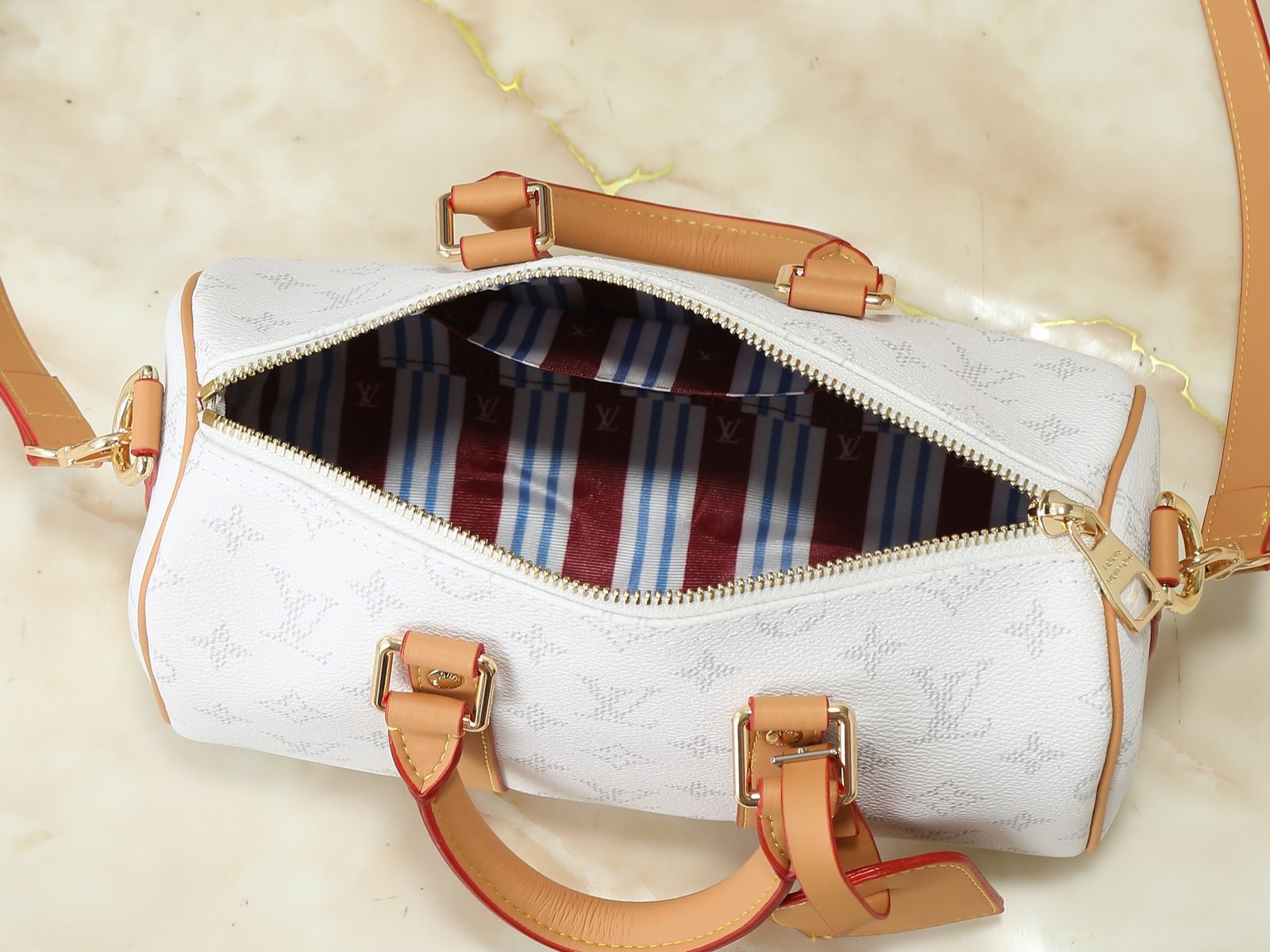 Louis Vuitton Keepall Bandoulière 35 Monogram Blanc Beige – Image 9