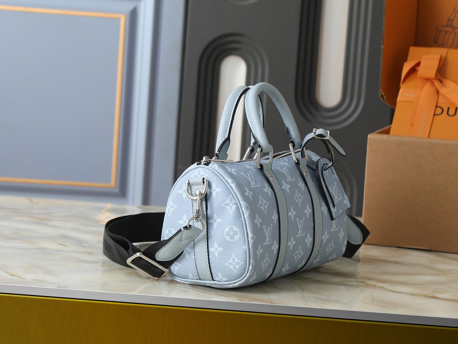 Louis Vuitton Keepall Bandoulière 35 Monogram Bleu Ciel – Image 2