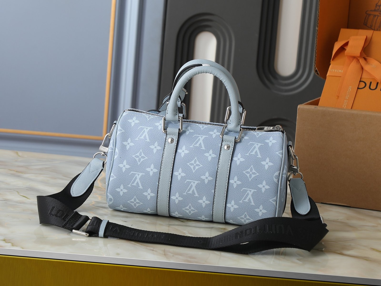 Louis Vuitton Keepall Bandoulière 35 Monogram Bleu Ciel – Image 3