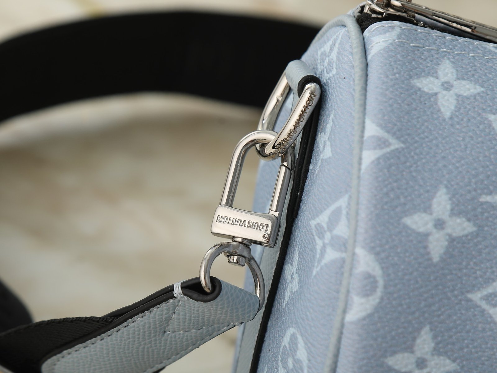 Louis Vuitton Keepall Bandoulière 35 Monogram Bleu Ciel – Image 6