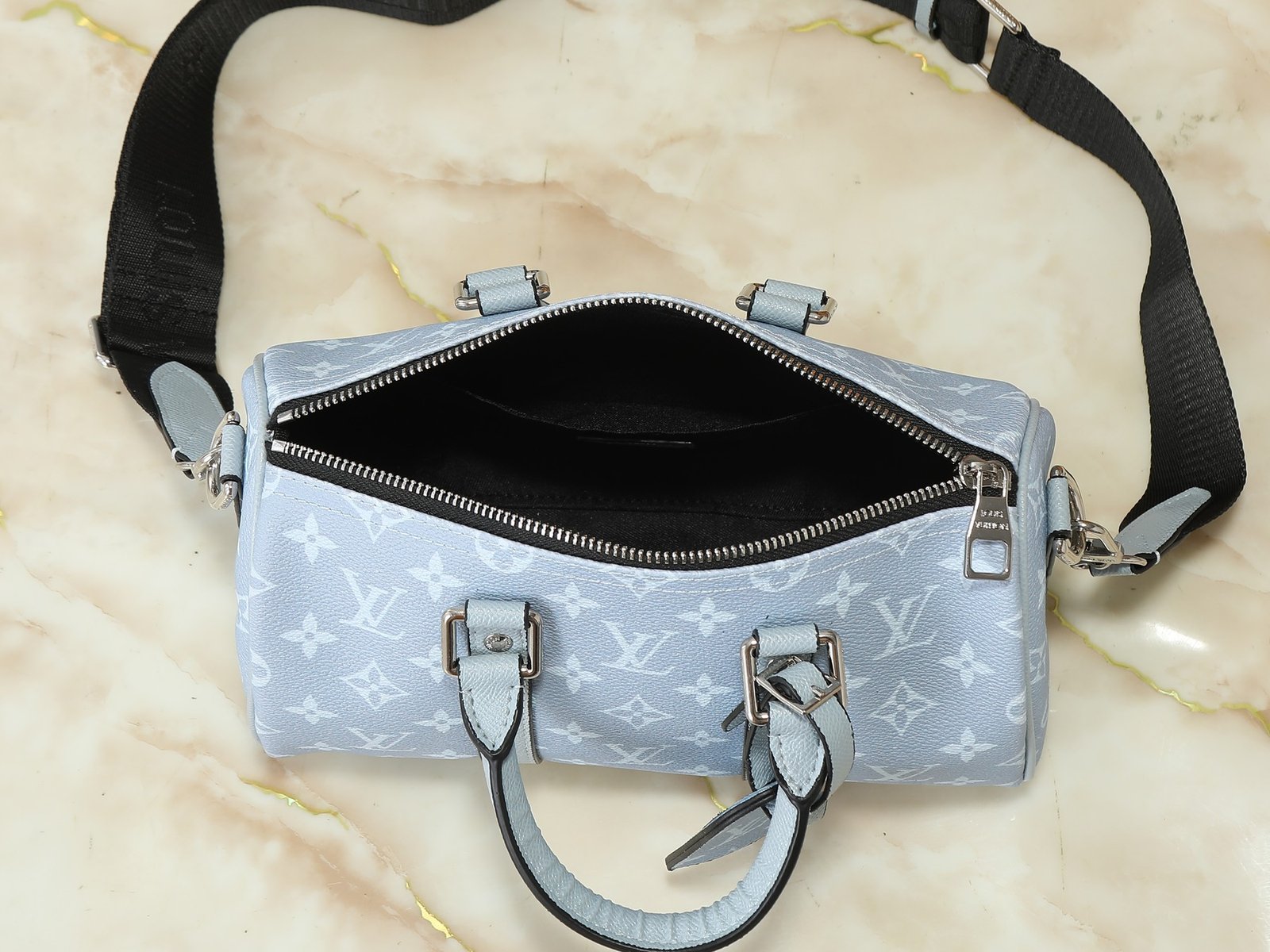 Louis Vuitton Keepall Bandoulière 35 Monogram Bleu Ciel – Image 9
