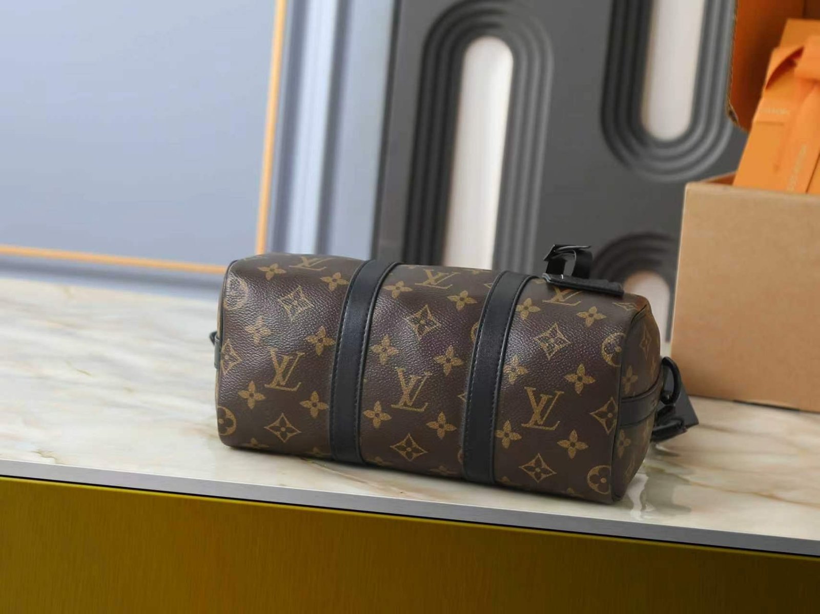 Louis Vuitton Keepall Bandoulière 35 Monogram Marron – Image 4
