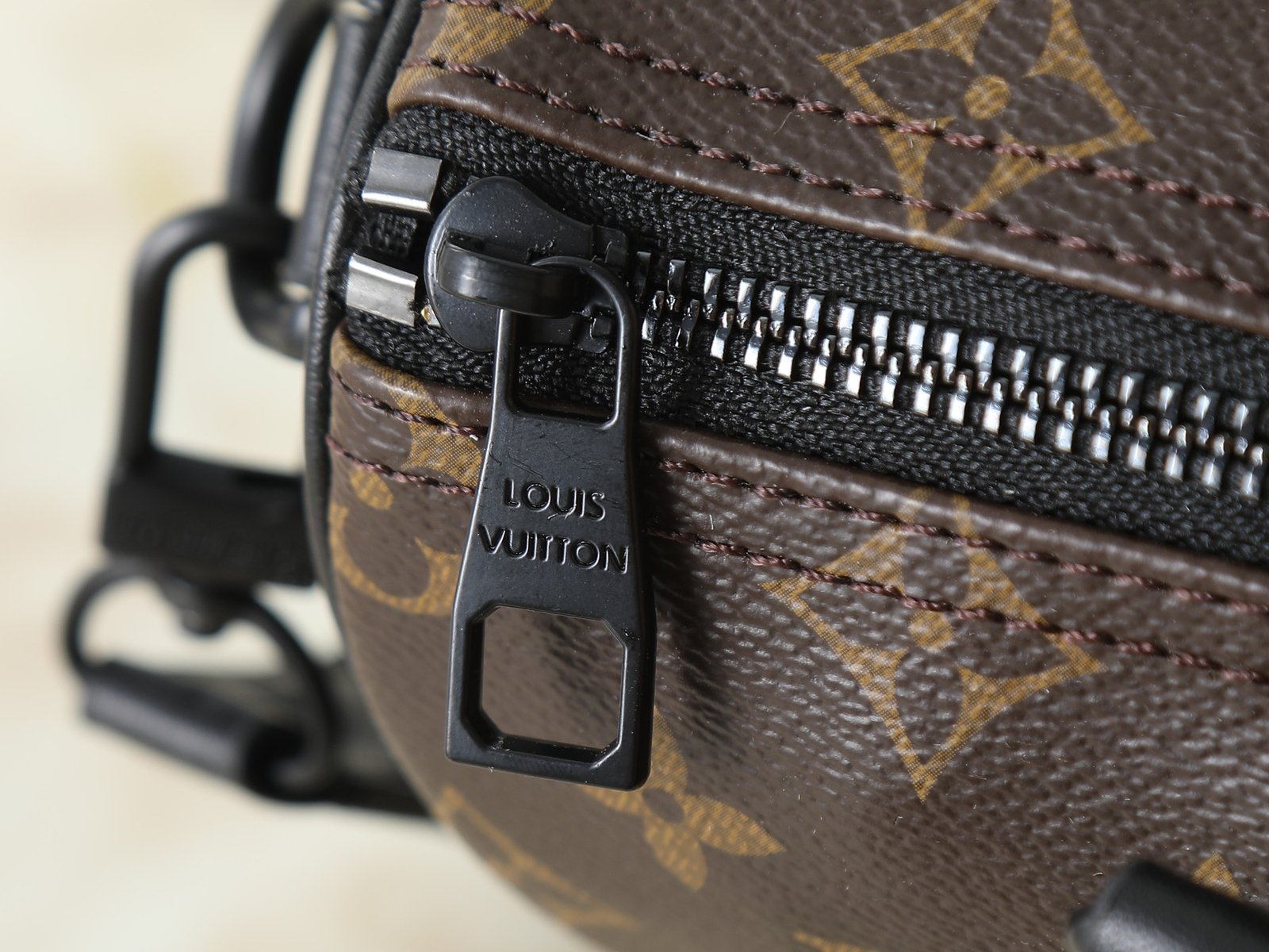 Louis Vuitton Keepall Bandoulière 35 Monogram Marron – Image 7